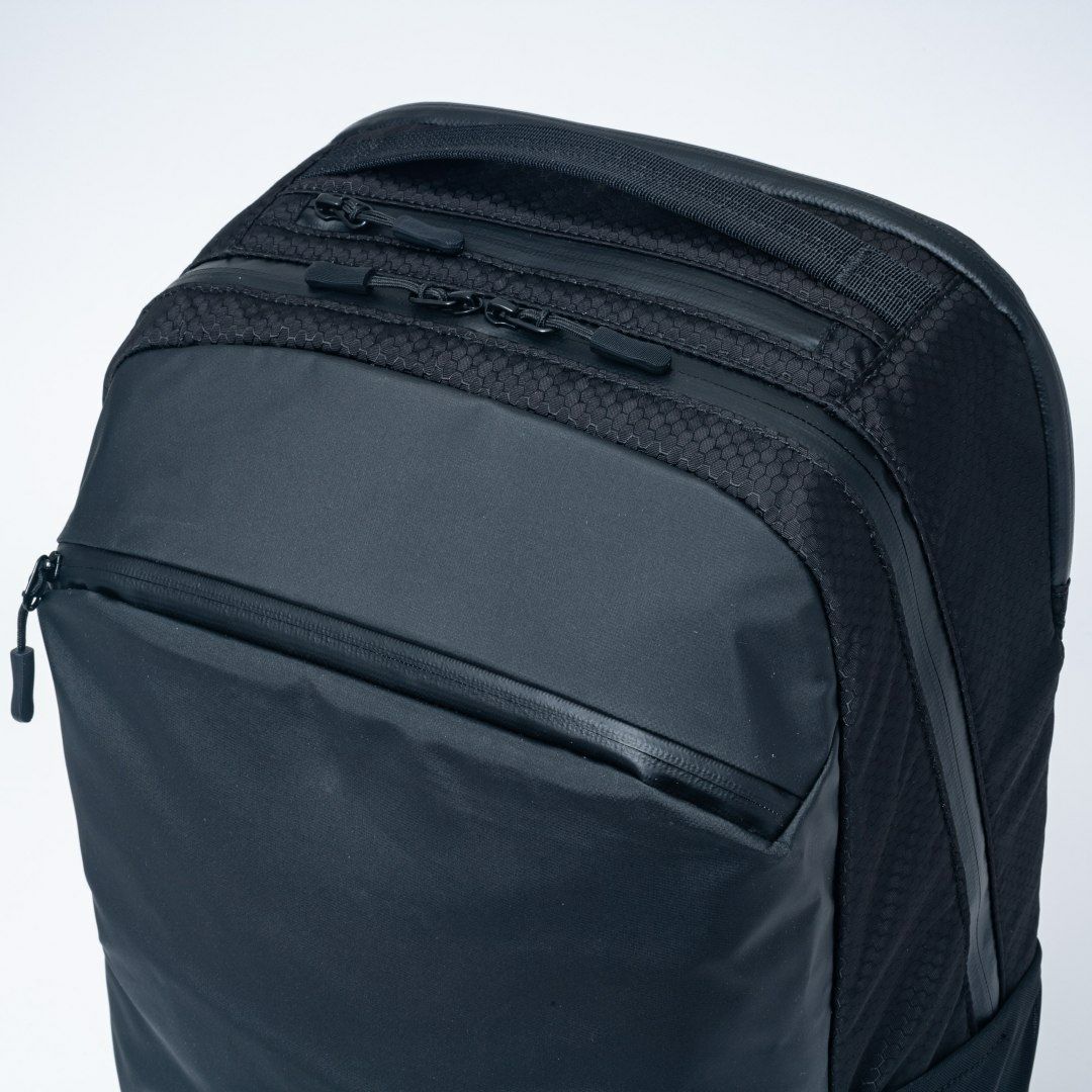 BEAMS DESIGN Waterproof バックパック(M) ブラック