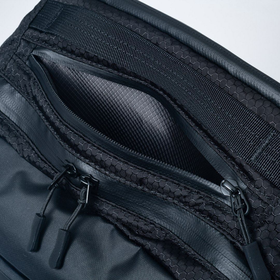 BEAMS DESIGN Waterproof バックパック(M) ブラック