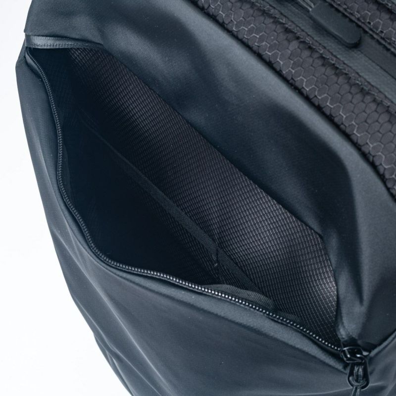 BEAMS DESIGN Waterproof バックパック(M) ブラック