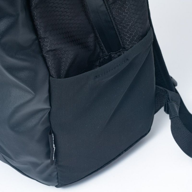 BEAMS DESIGN Waterproof バックパック(M) ブラック