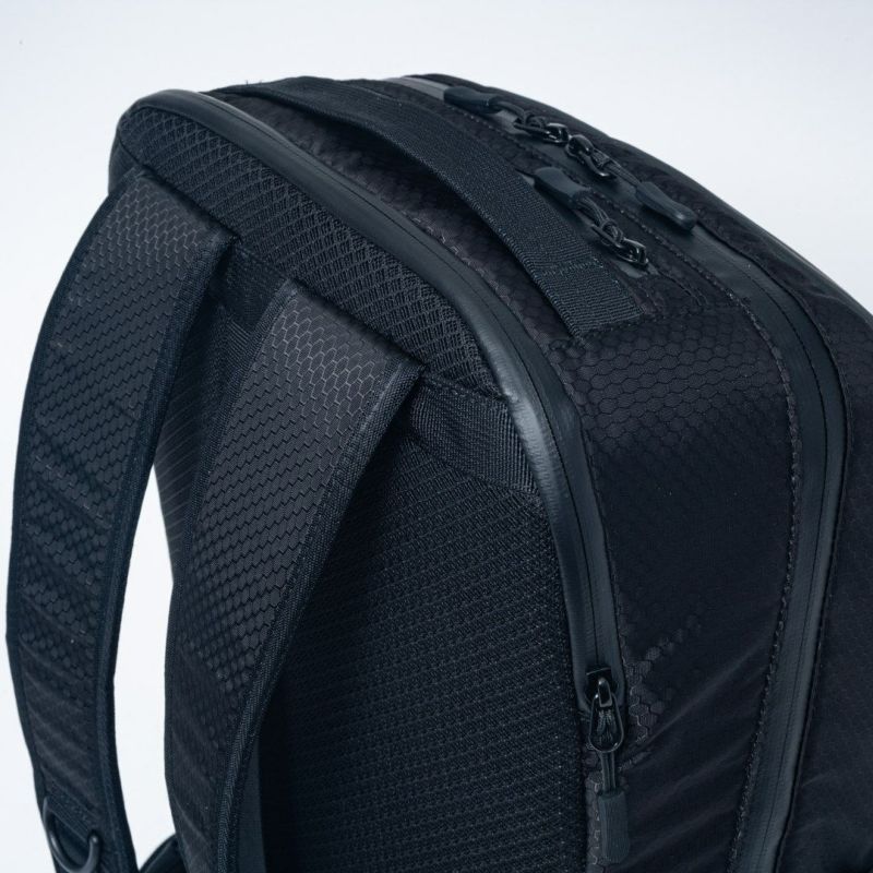 BEAMS DESIGN Waterproof バックパック(M) ブラック