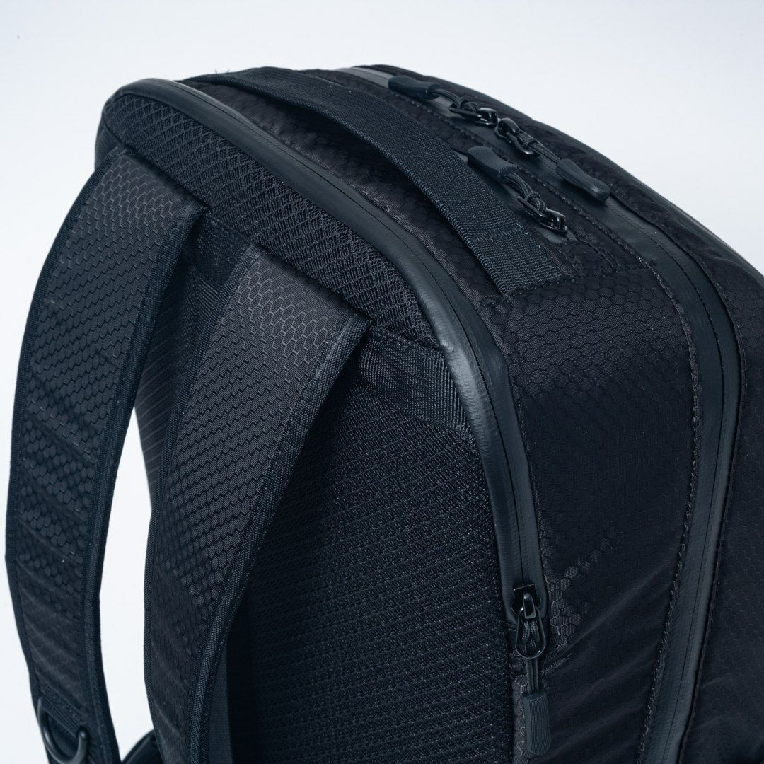 BEAMS DESIGN Waterproof バックパック(M) ブラック