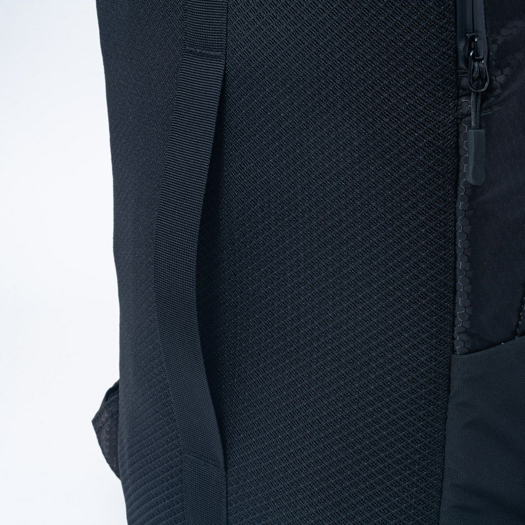 BEAMS DESIGN Waterproof バックパック(M) ブラック