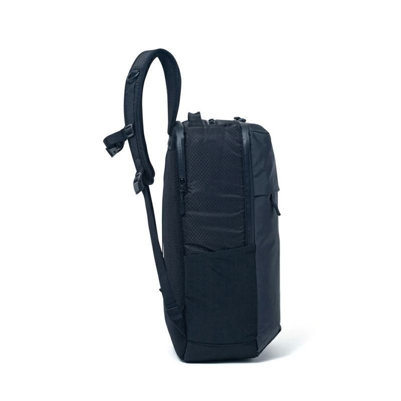 BEAMS DESIGN Waterproof バックパック(S) ブラック