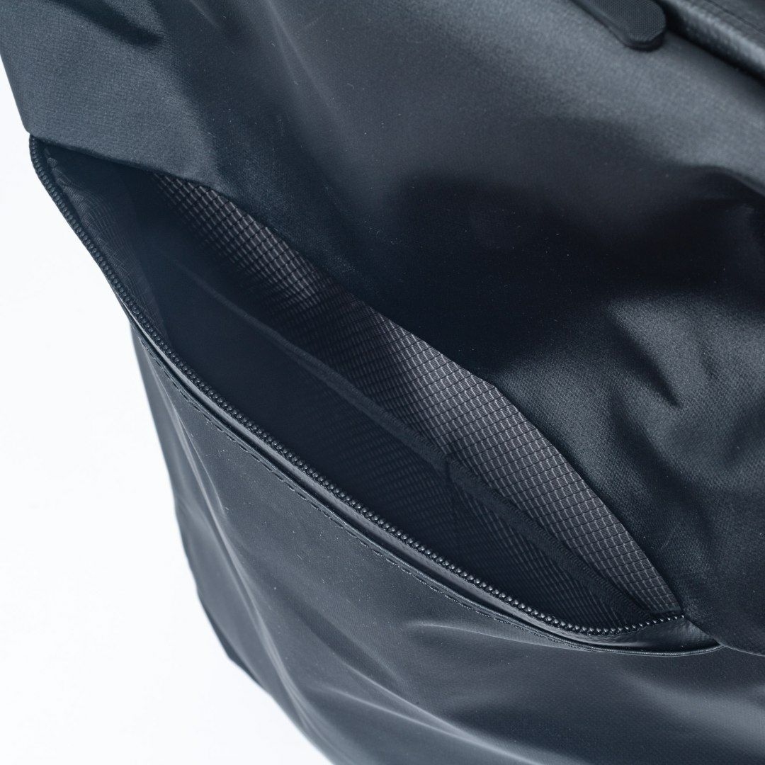 BEAMS DESIGN Waterproof バックパック(S) ブラック