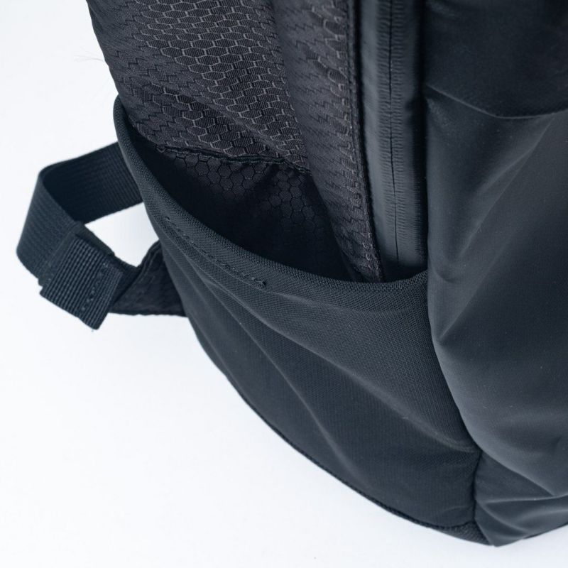 BEAMS DESIGN Waterproof バックパック(S) ブラック
