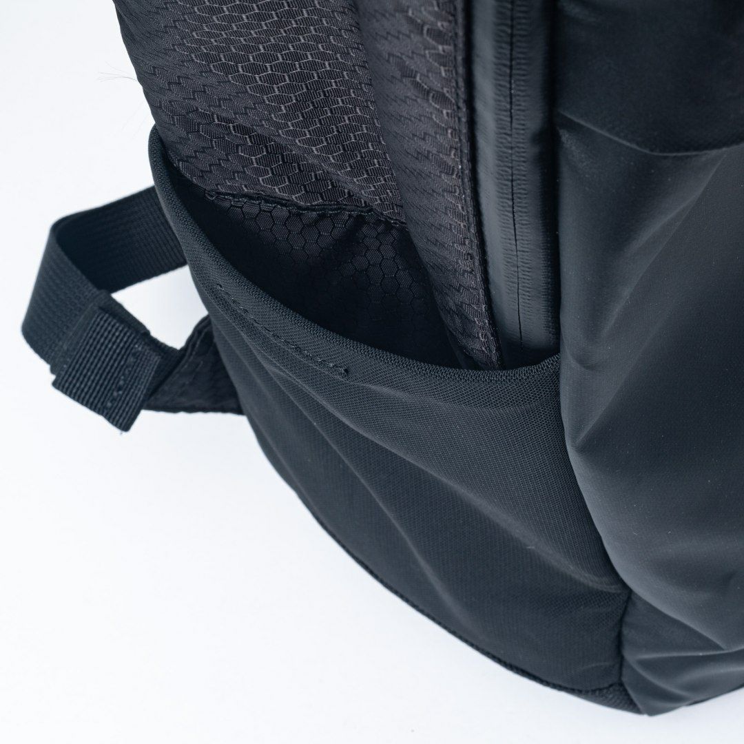 BEAMS DESIGN Waterproof バックパック(S) ブラック