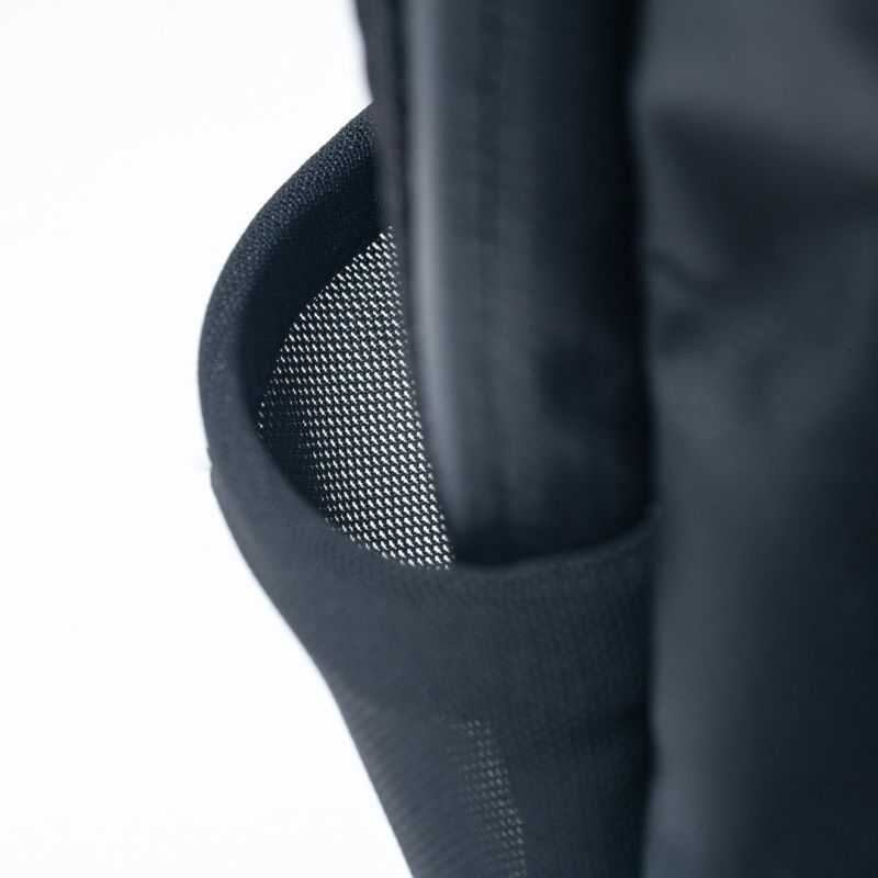 BEAMS DESIGN Waterproof バックパック(S) ブラック