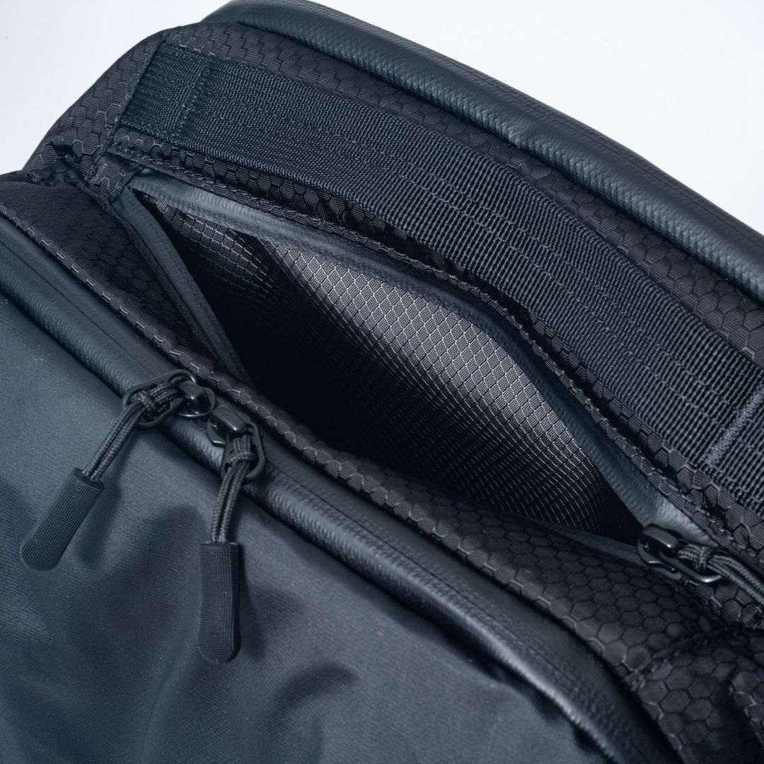 BEAMS DESIGN Waterproof バックパック(L) ブラック