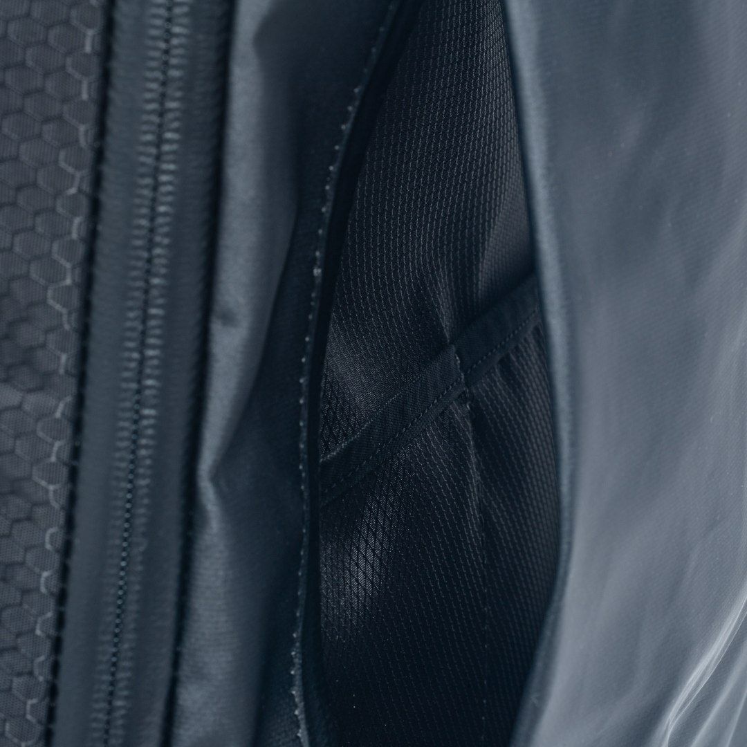 BEAMS DESIGN Waterproof バックパック(L) ブラック