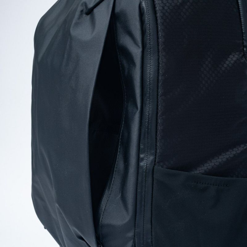 BEAMS DESIGN Waterproof バックパック(L) ブラック