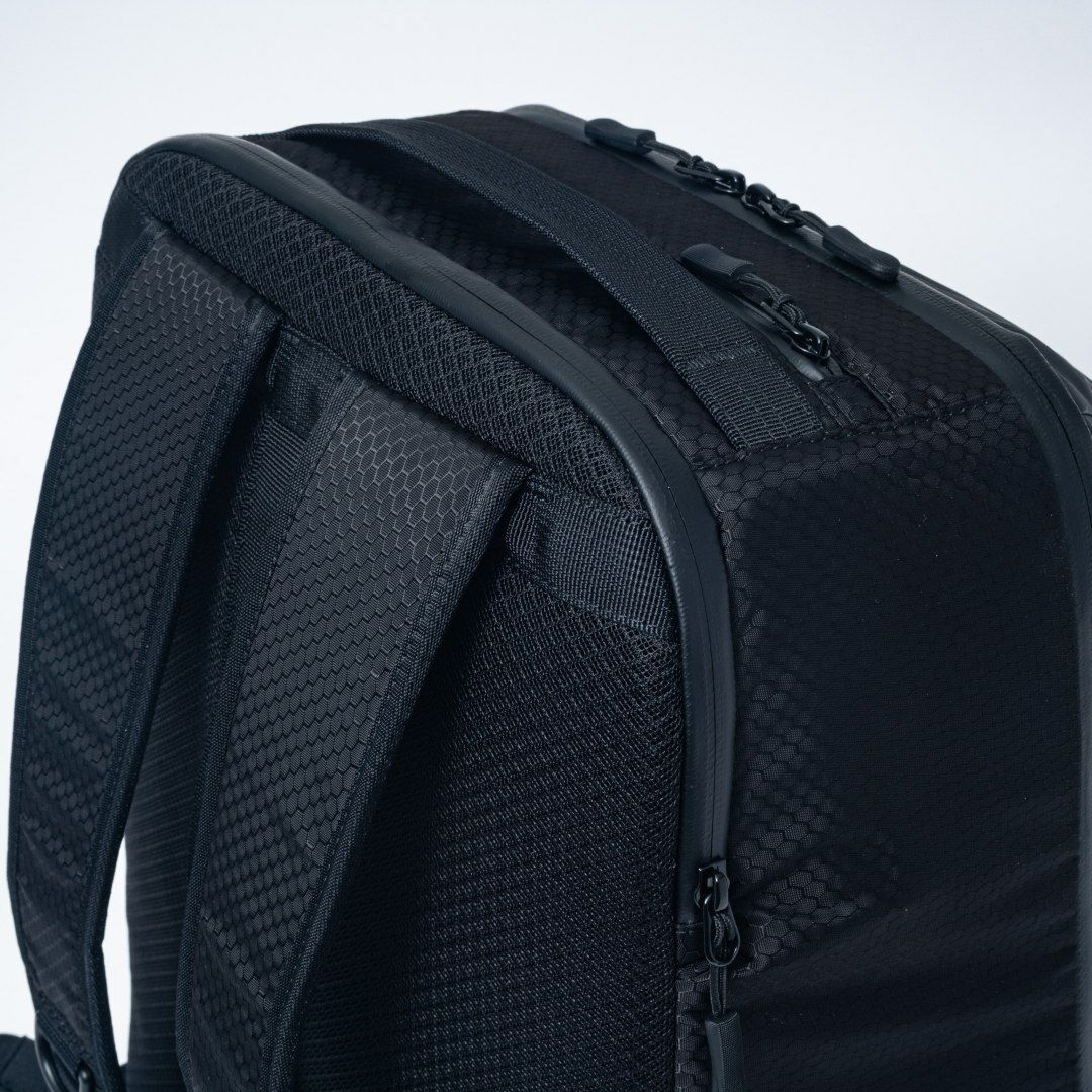 BEAMS DESIGN Waterproof バックパック(L) ブラック