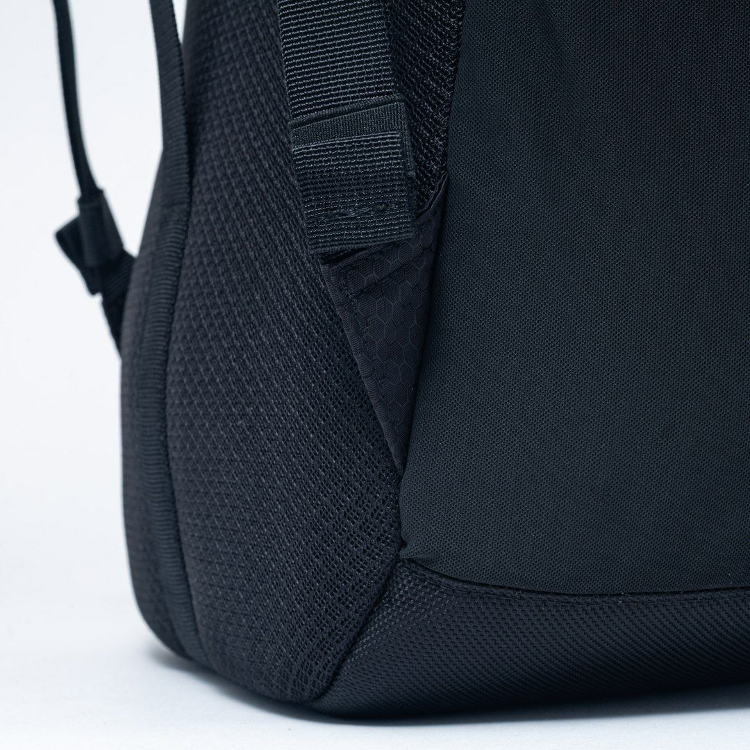 BEAMS DESIGN Waterproof バックパック(L) ブラック