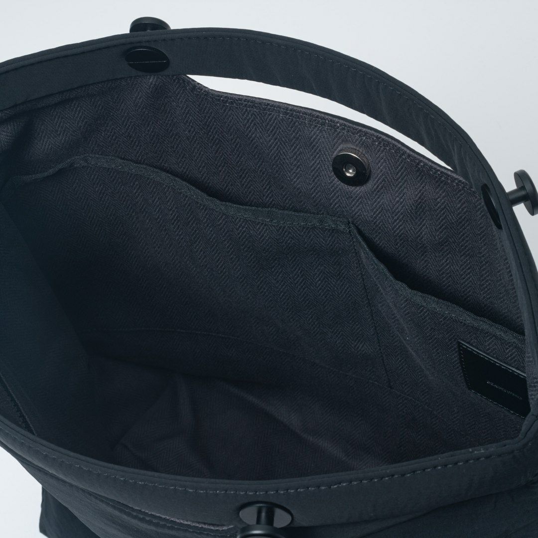 MANIUNO KAJIF トートバッグ(M) ブラック