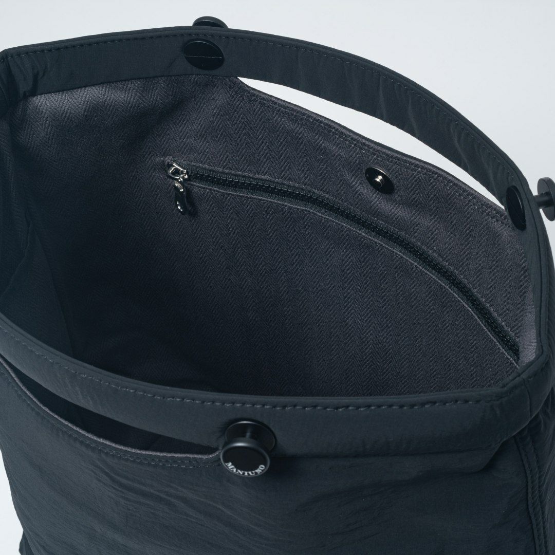 MANIUNO KAJIF トートバッグ(M) ブラック