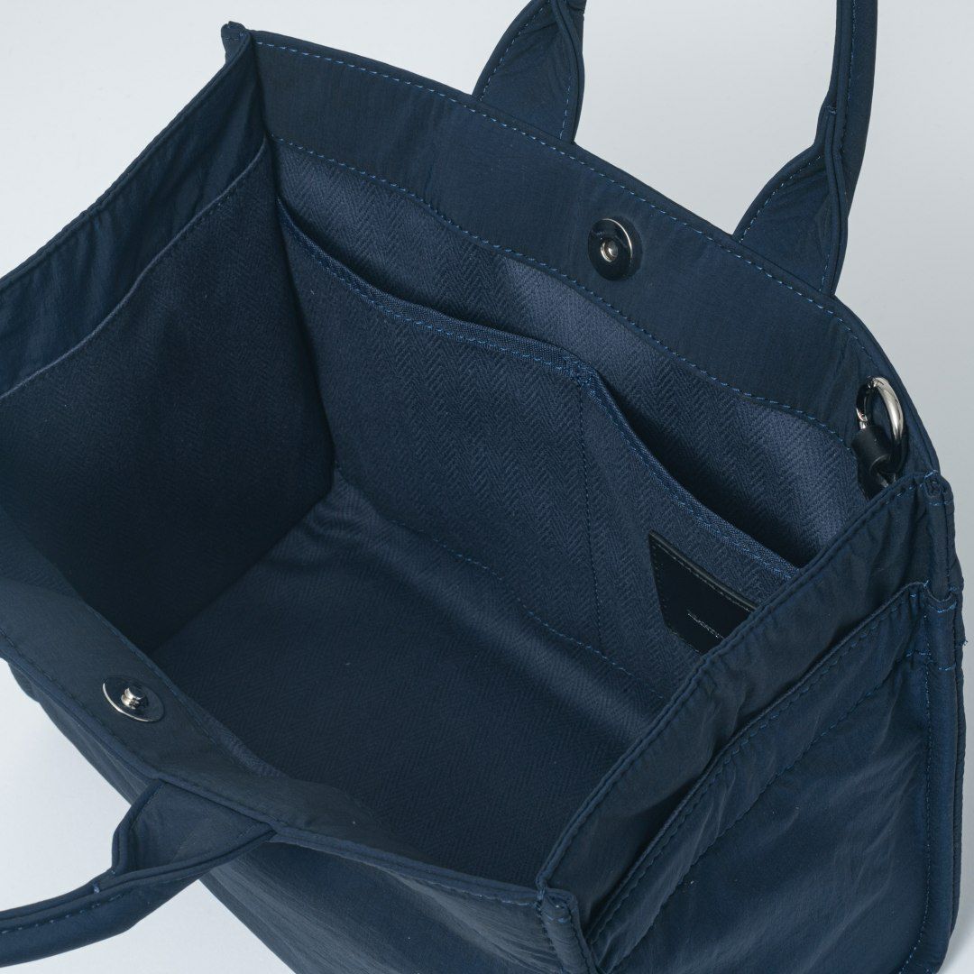 MANIUNO KAJIF スクエアミニトート(M) ネイビー