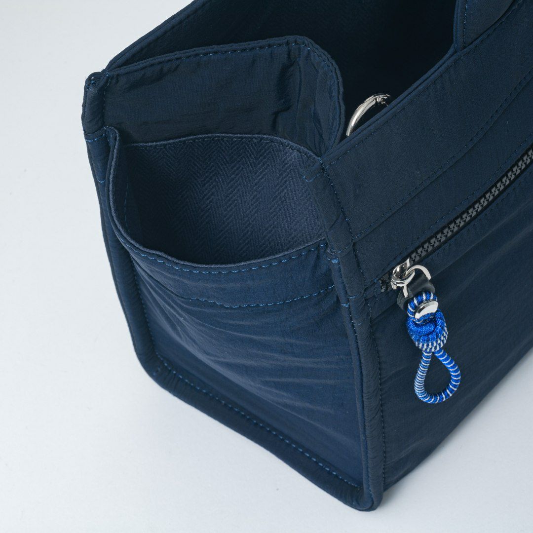 MANIUNO KAJIF スクエアミニトート(M) ネイビー