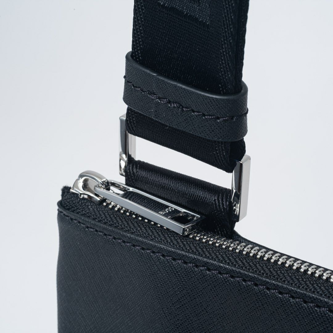 BOSS Zair_S z env large　ショルダーバッグ【HBMH5ZS2】 ブラック