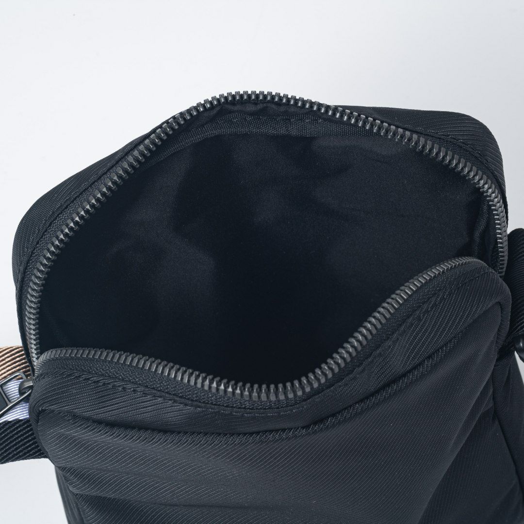 BOSS Catch ショルダーバッグ【HBMH5WS2】 ブラック