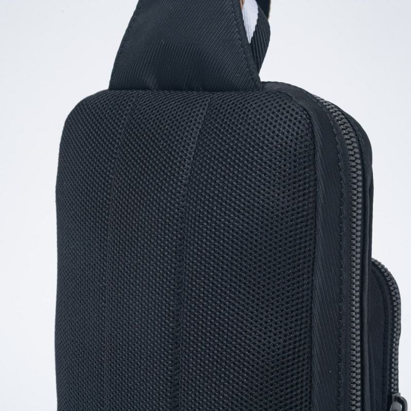 BOSS Catch ボディバッグ【HBMH5WS5】 ブラック