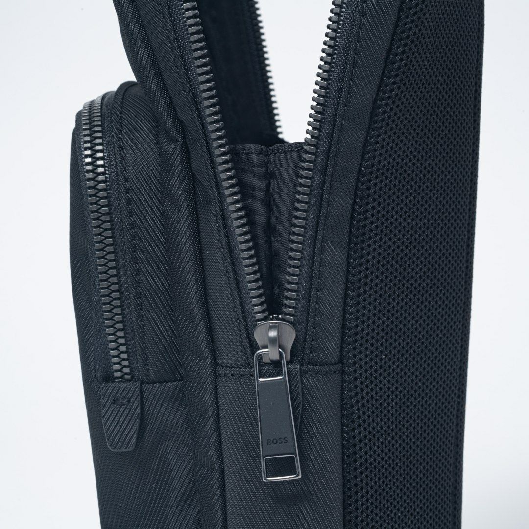 BOSS Catch ボディバッグ【HBMH5WS5】 ブラック