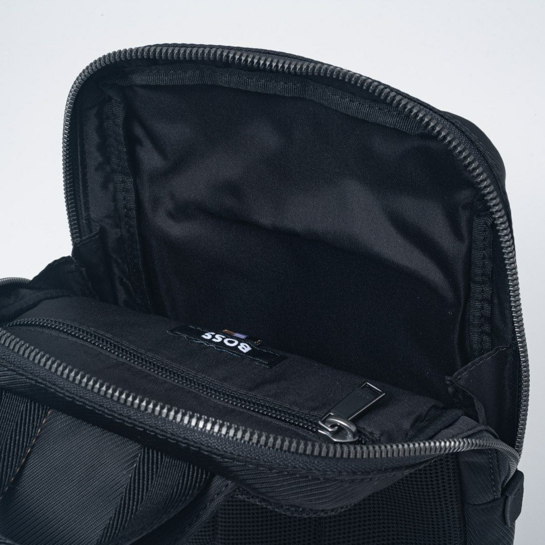 BOSS Catch ボディバッグ【HBMH5WS5】 ブラック