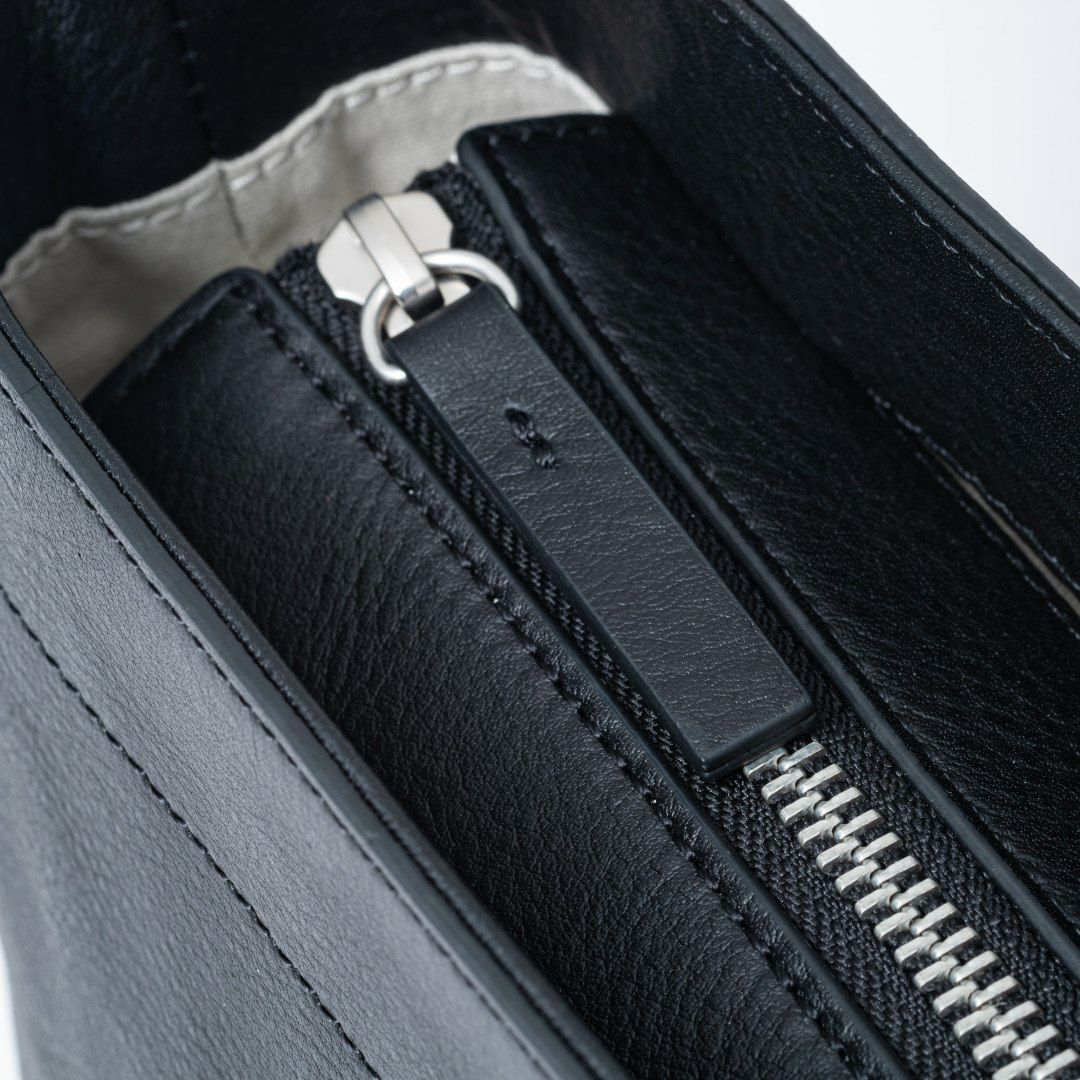 MARGARET HOWELL idea リドニー ショルダー ブラック