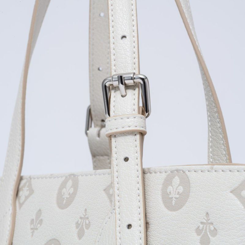 PATRICK COXリリーエンボス トート(M) ホワイト