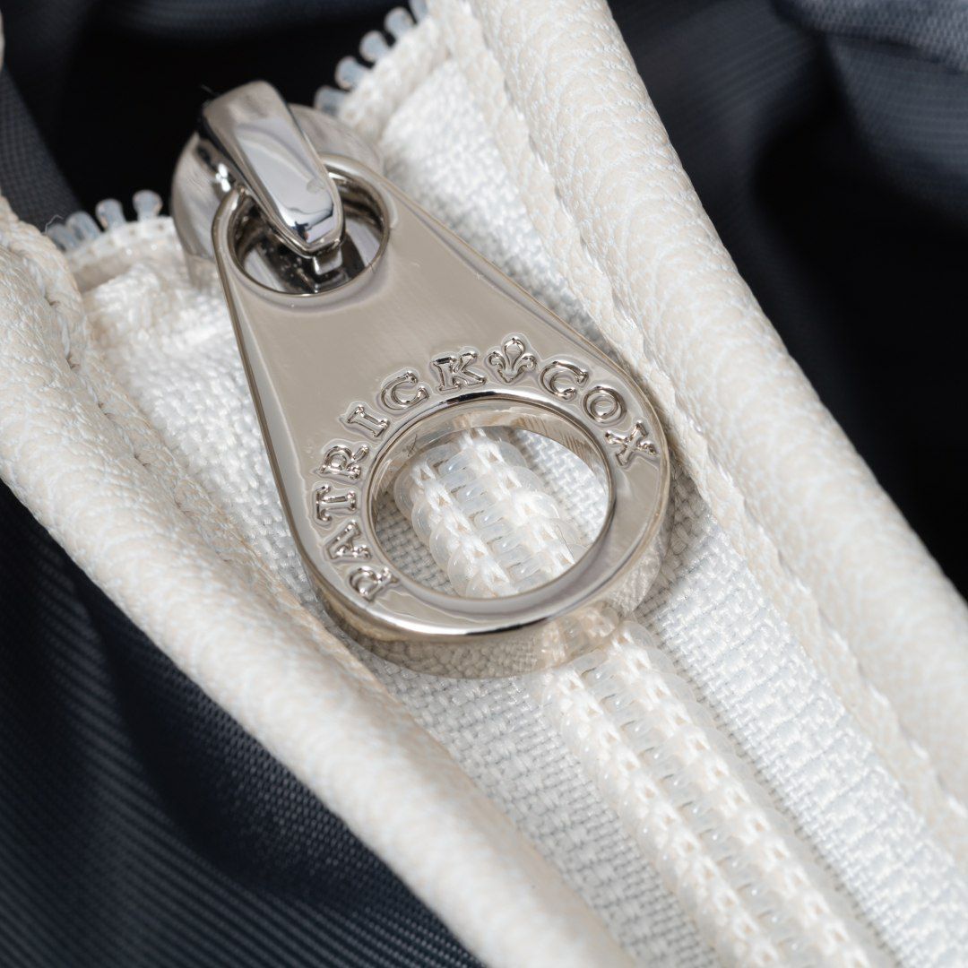 PATRICK COXリリーエンボス トート(M) ホワイト