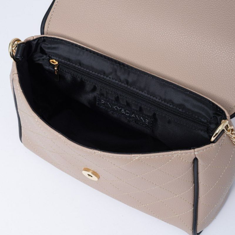  PINKY&DIANNE クラシックキルト フラップショルダー ベージュ