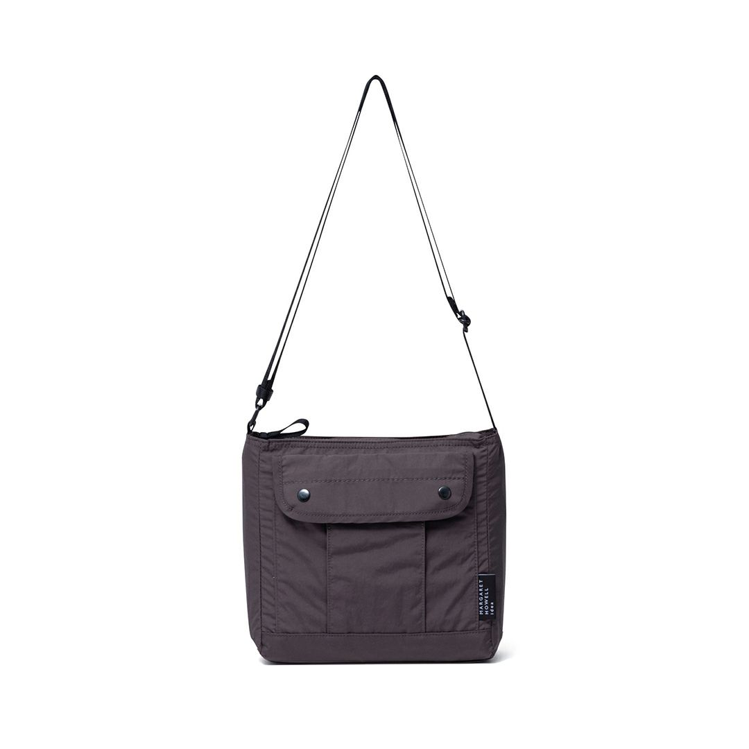 MARGARET HOWELL idea マドックス ショルダー チャコールグレー