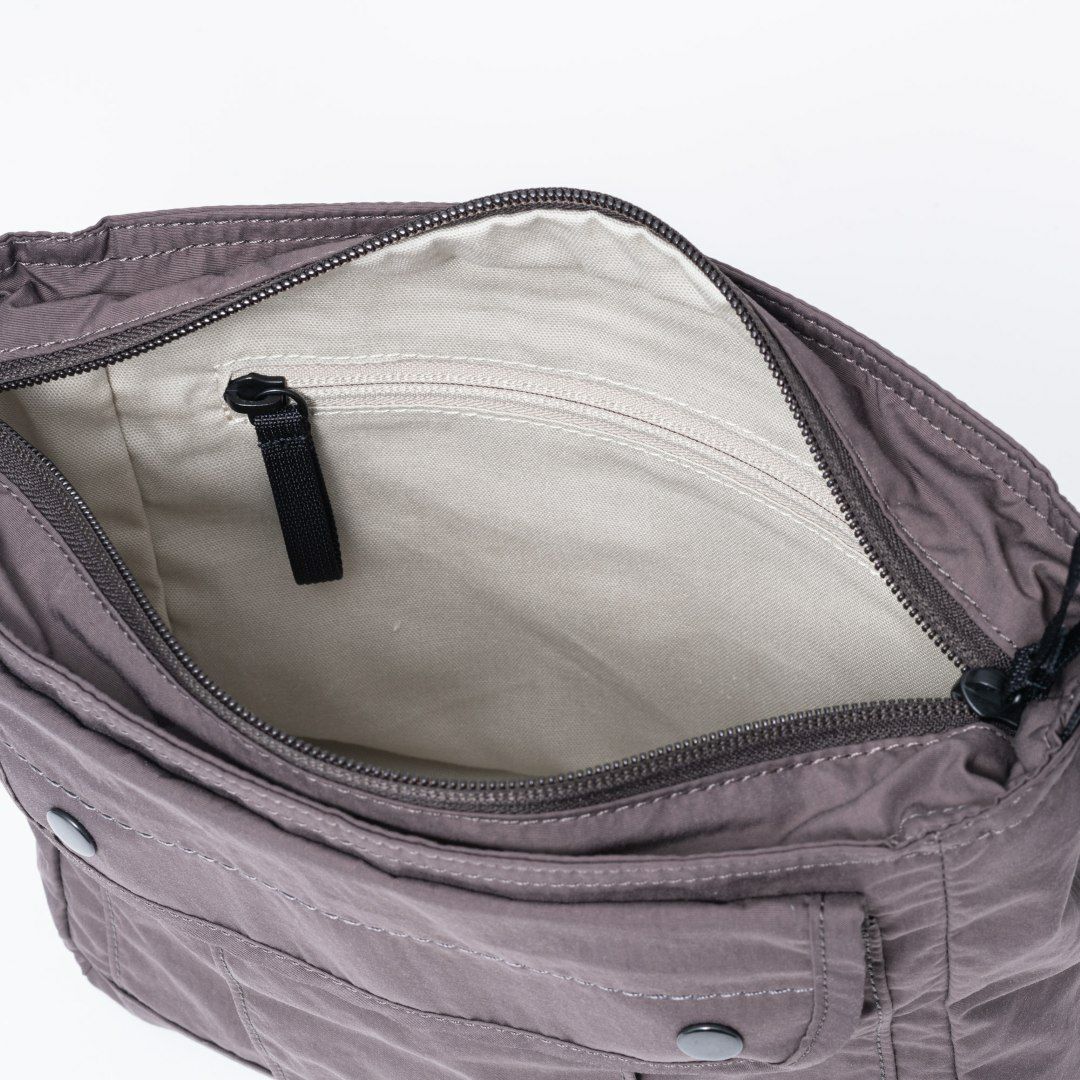 MARGARET HOWELL idea マドックス ショルダー チャコールグレー