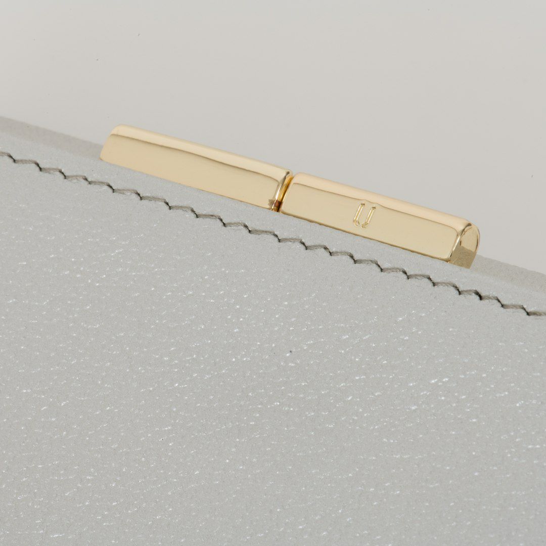 U by ungaroパピヨン 口金折り財布 シルバー