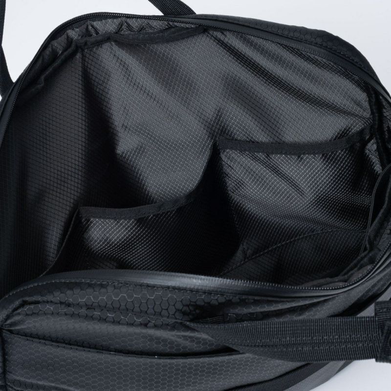 BEAMS DESIGN Watertight ブリーフケース(S)【BMMH5GT2】 ブラック