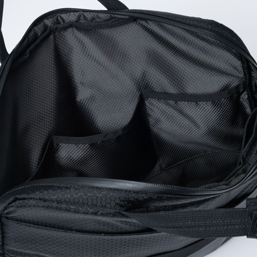 BEAMS DESIGN Watertight ブリーフケース(S)【BMMH5GT2】 ブラック