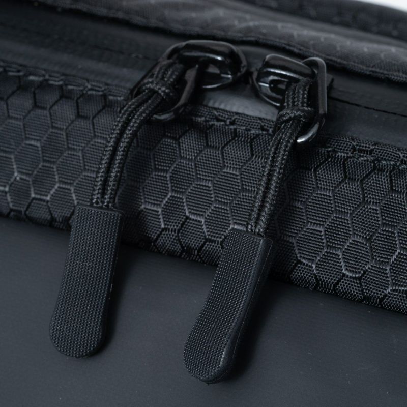 BEAMS DESIGN Watertight ブリーフケース(M)【BMMH5GT3】 ブラック