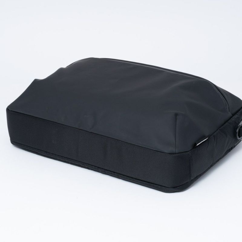 BEAMS DESIGN Watertight ブリーフケース(M)【BMMH5GT3】 ブラック