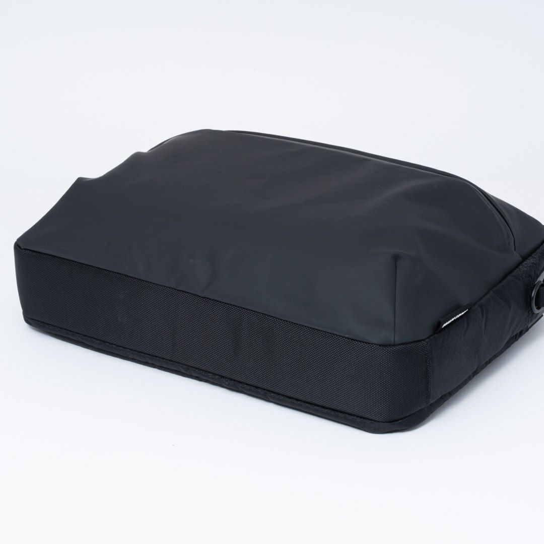 BEAMS DESIGN Watertight ブリーフケース(M)【BMMH5GT3】 ブラック