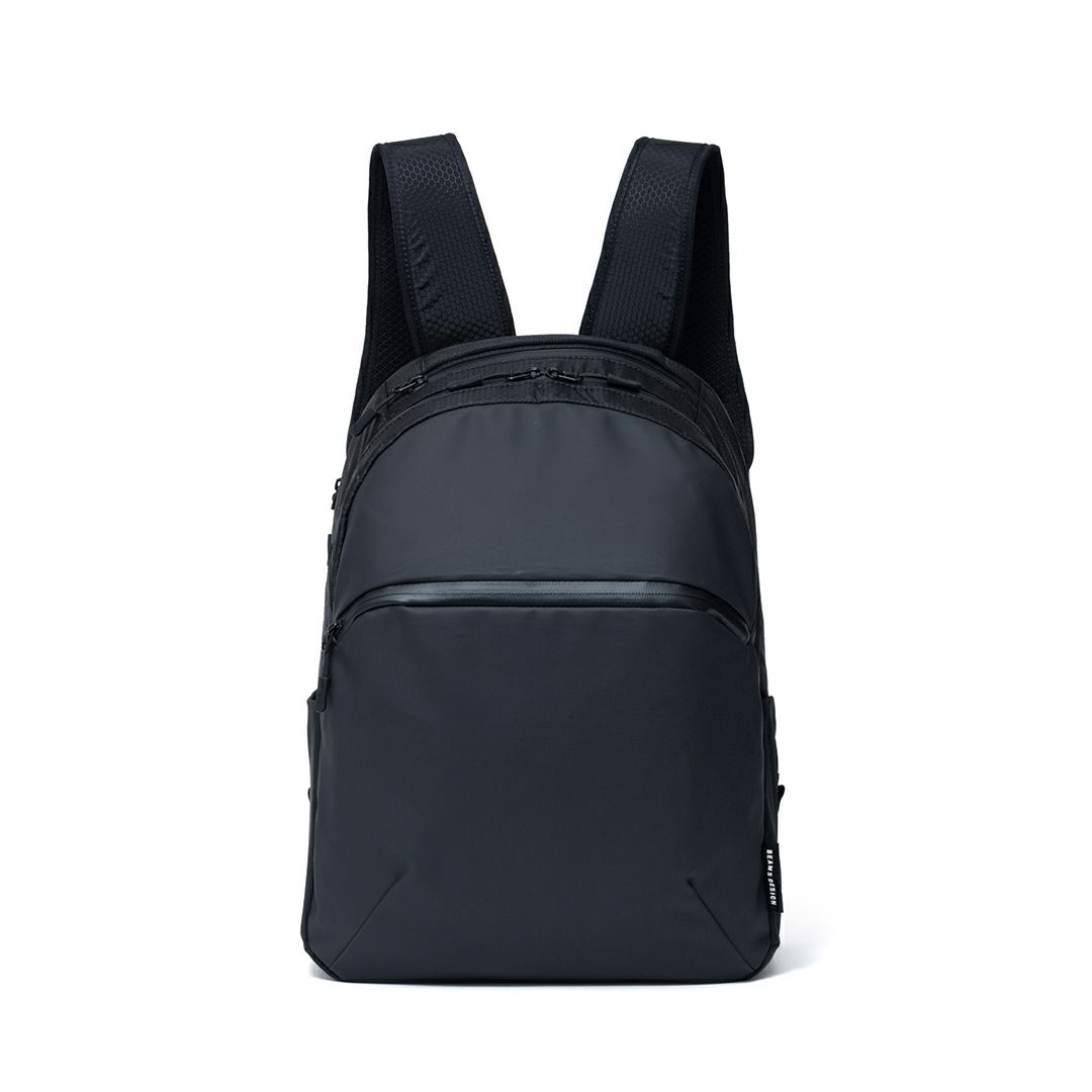 BEAMS DESIGN Watertight バックパック(M)【BMMH5GR1】 ブラック