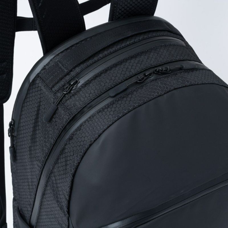 BEAMS DESIGN Watertight バックパック(M)【BMMH5GR1】 ブラック