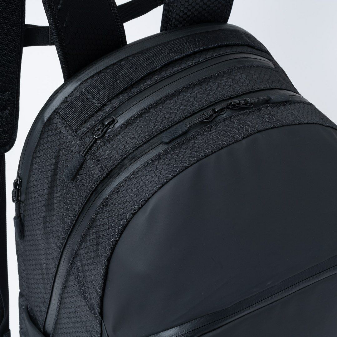 BEAMS DESIGN Watertight バックパック(M)【BMMH5GR1】 ブラック