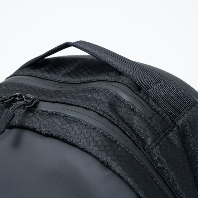 BEAMS DESIGN Watertight バックパック(M)【BMMH5GR1】 ブラック