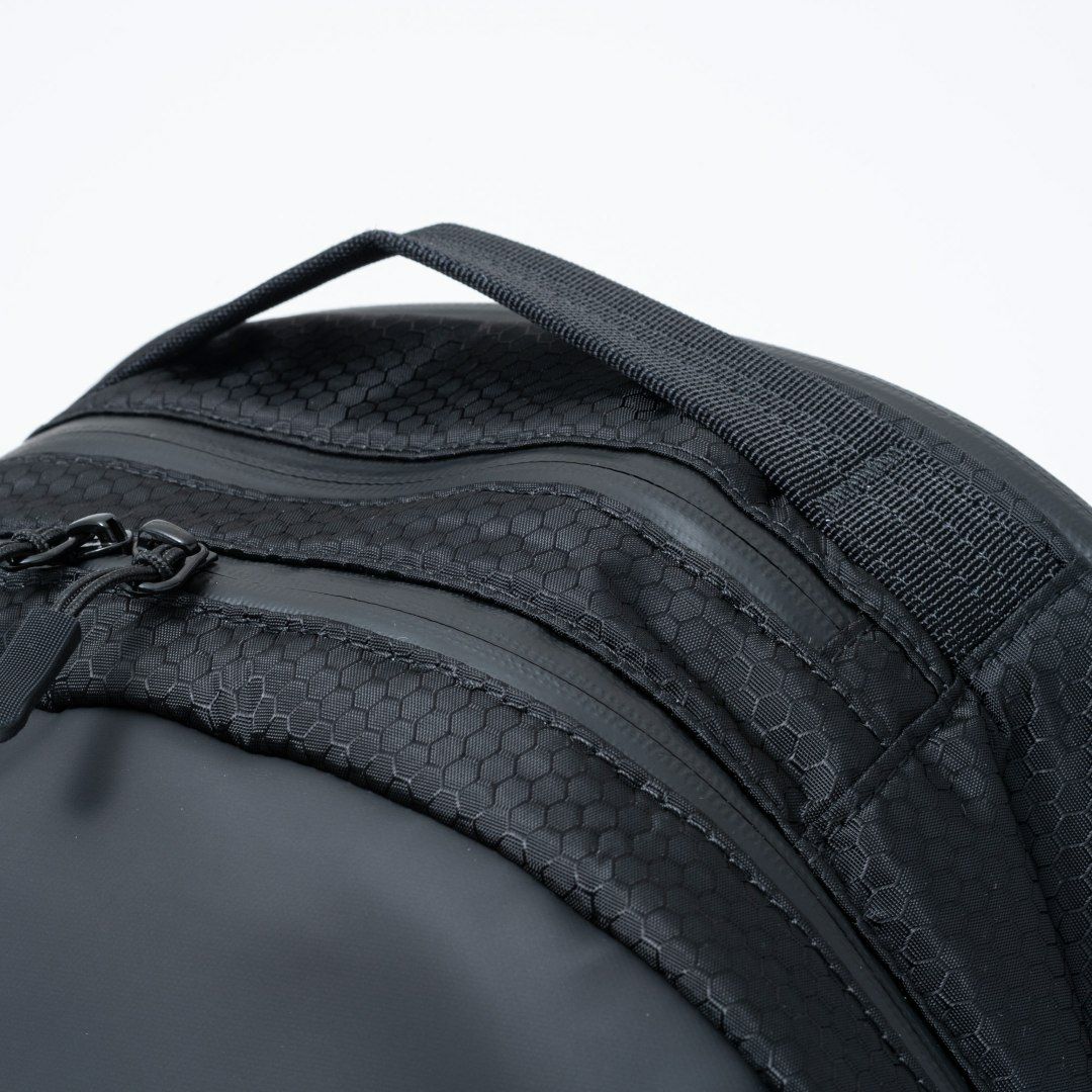 BEAMS DESIGN Watertight バックパック(M)【BMMH5GR1】 ブラック