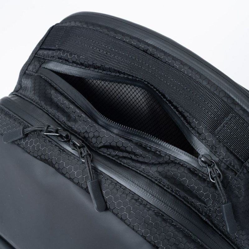 BEAMS DESIGN Watertight バックパック(M)【BMMH5GR1】 ブラック