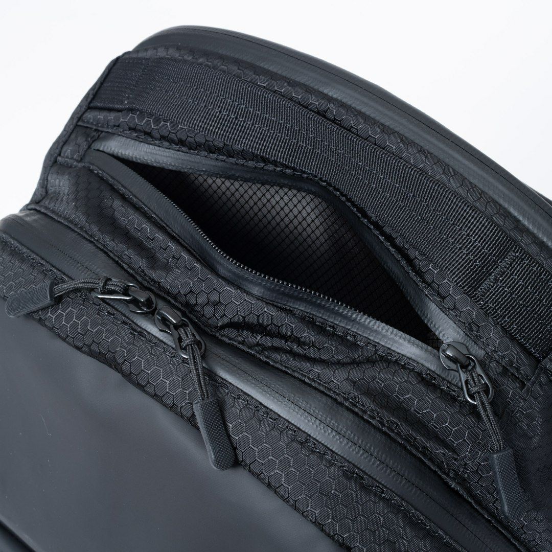 BEAMS DESIGN Watertight バックパック(M)【BMMH5GR1】 ブラック