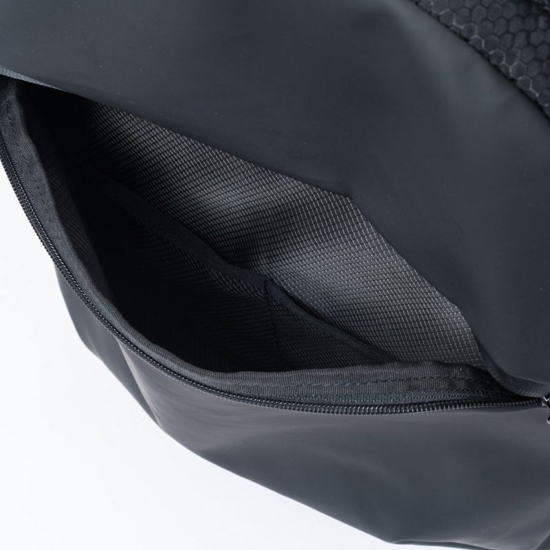 BEAMS DESIGN Watertight バックパック(M)【BMMH5GR1】 ブラック