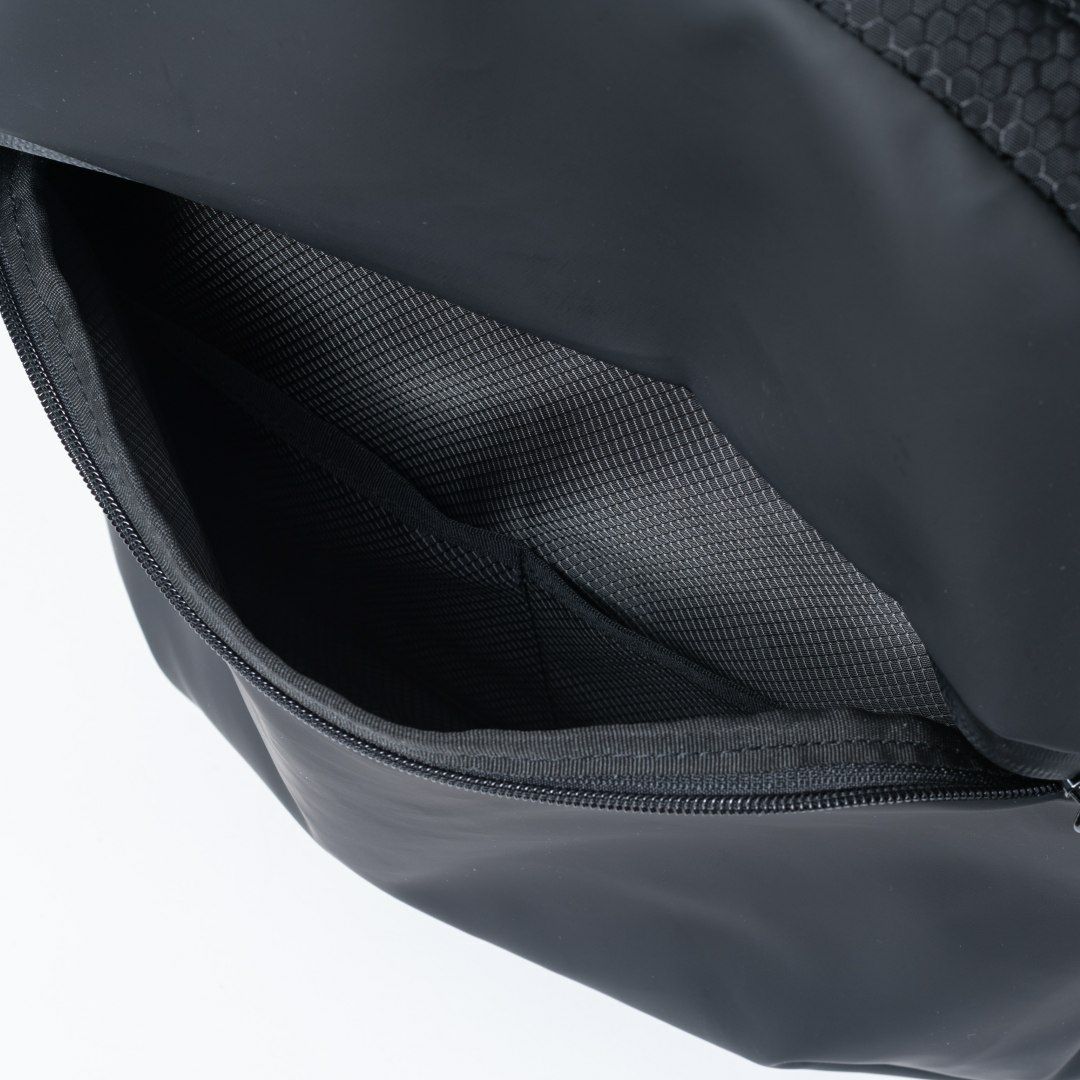 BEAMS DESIGN Watertight バックパック(M)【BMMH5GR1】 ブラック