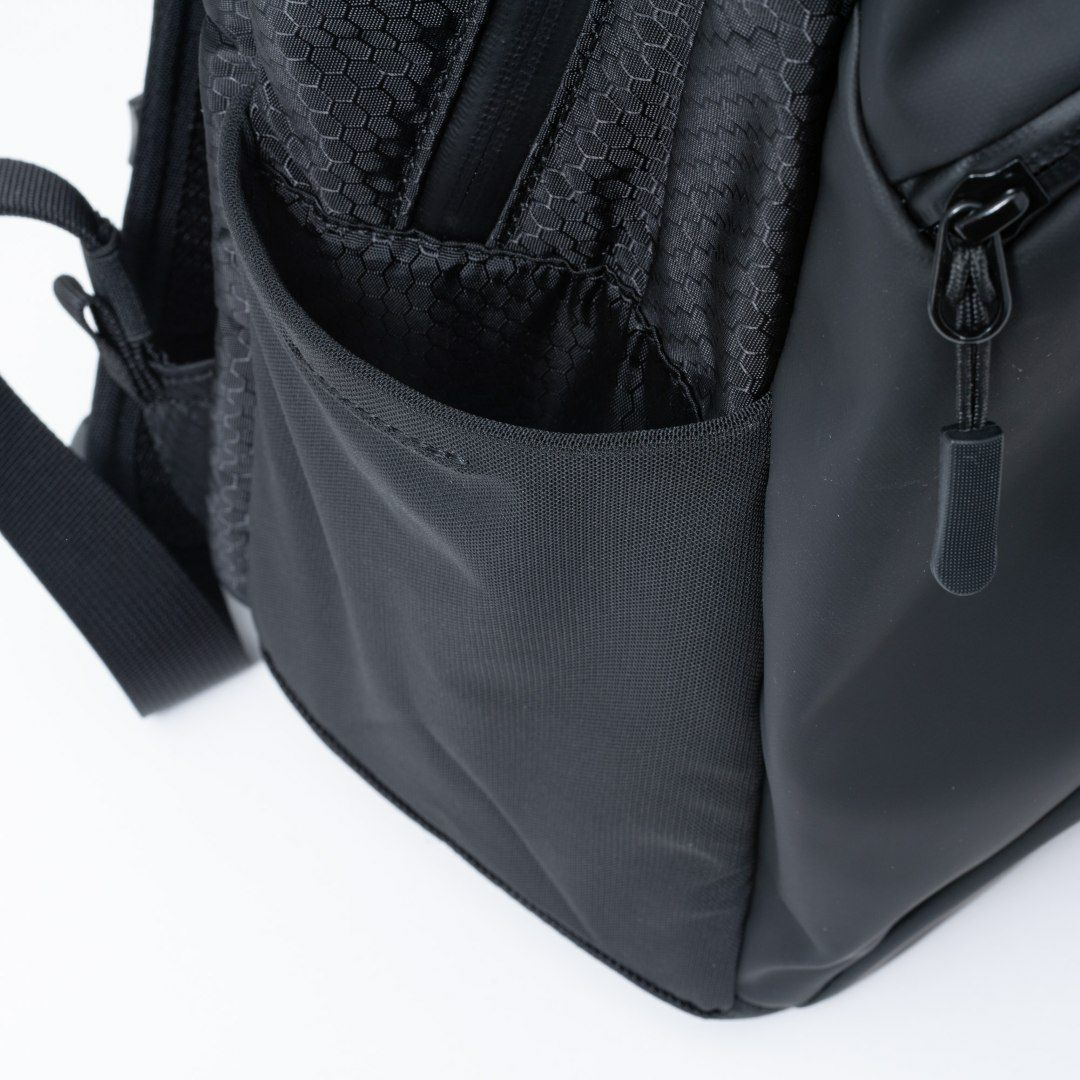 BEAMS DESIGN Watertight バックパック(M)【BMMH5GR1】 ブラック