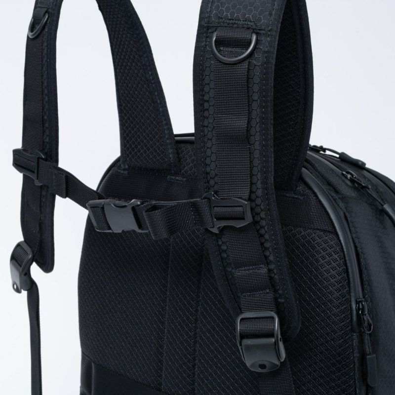 BEAMS DESIGN Watertight バックパック(M)【BMMH5GR1】 ブラック