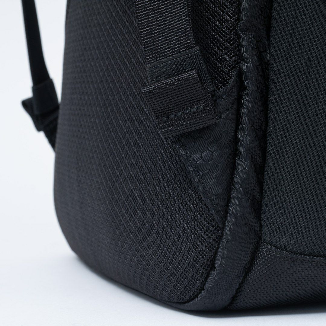 BEAMS DESIGN Watertight バックパック(M)【BMMH5GR1】 ブラック